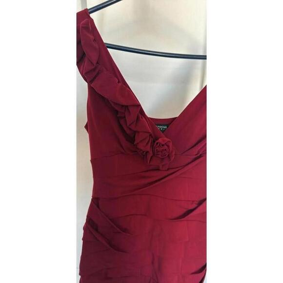 EN FOCUS STUDIO Red Ruched Cocktail Dress Size 6 - Picture 3 of 4